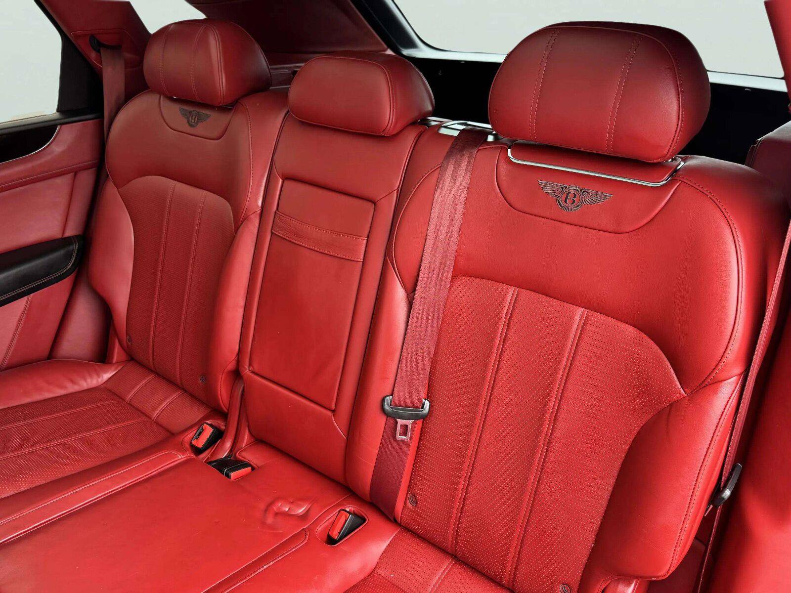 Used 2018 Bentley Bentayga AWD/4WD image 54