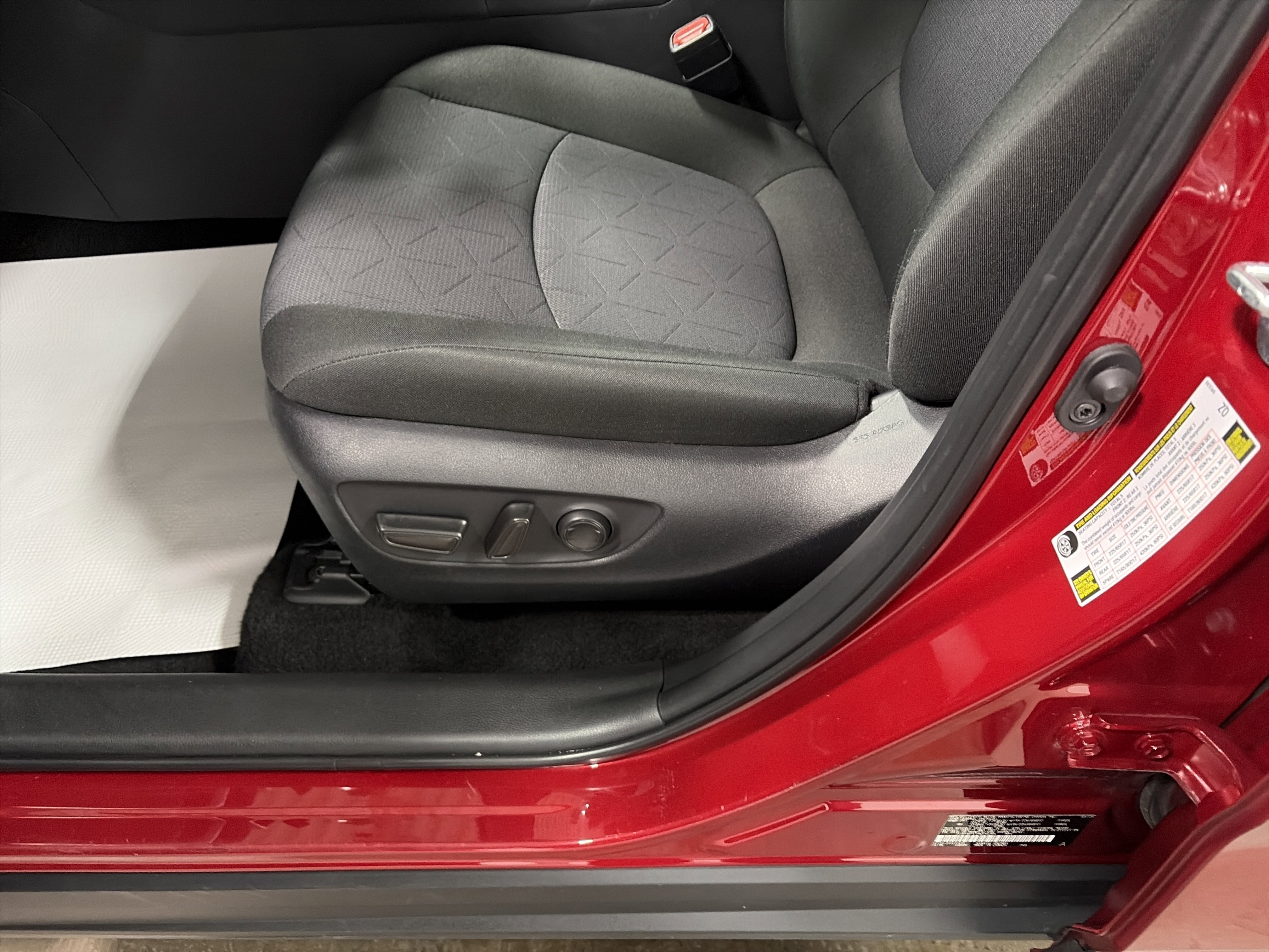 Used 2025 Toyota RAV4 XLE image 12