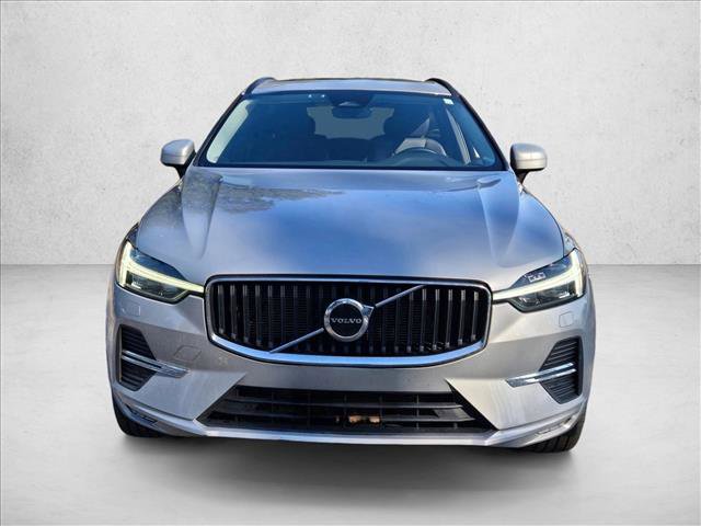 Used 2022 Volvo XC60 B5 Momentum image 2