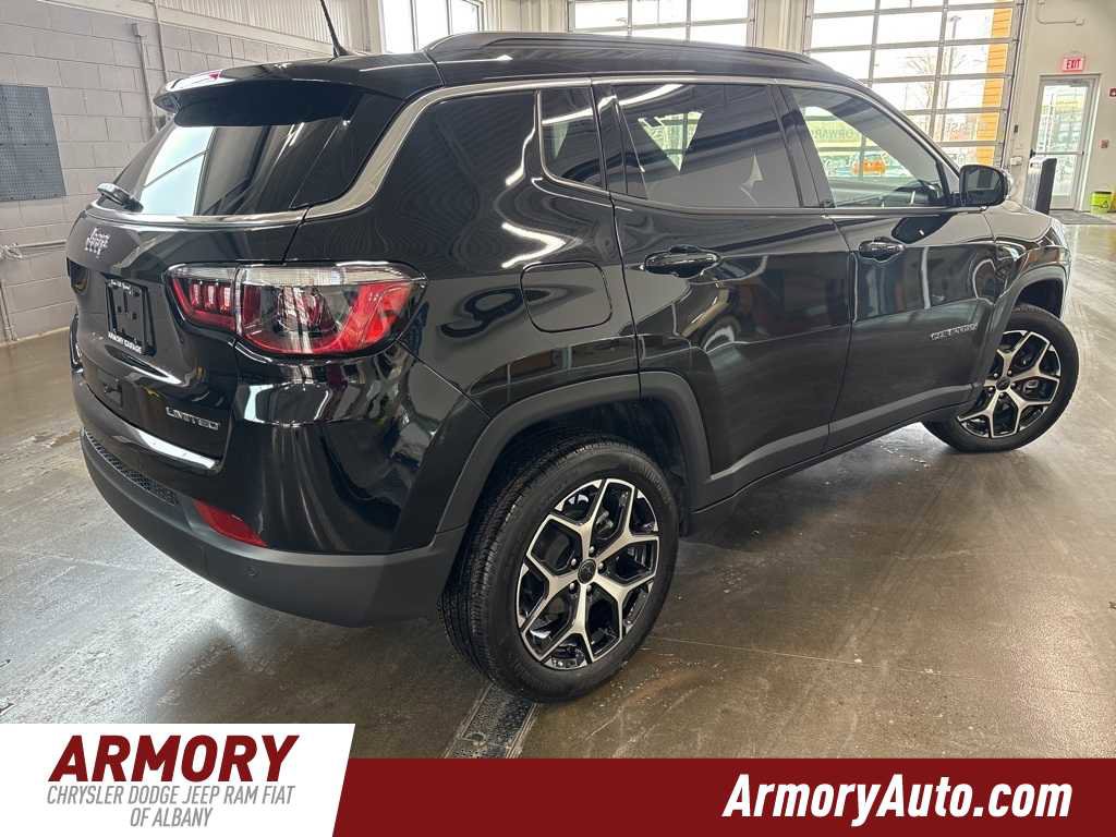 Used 2025 Jeep Compass Limited image 4