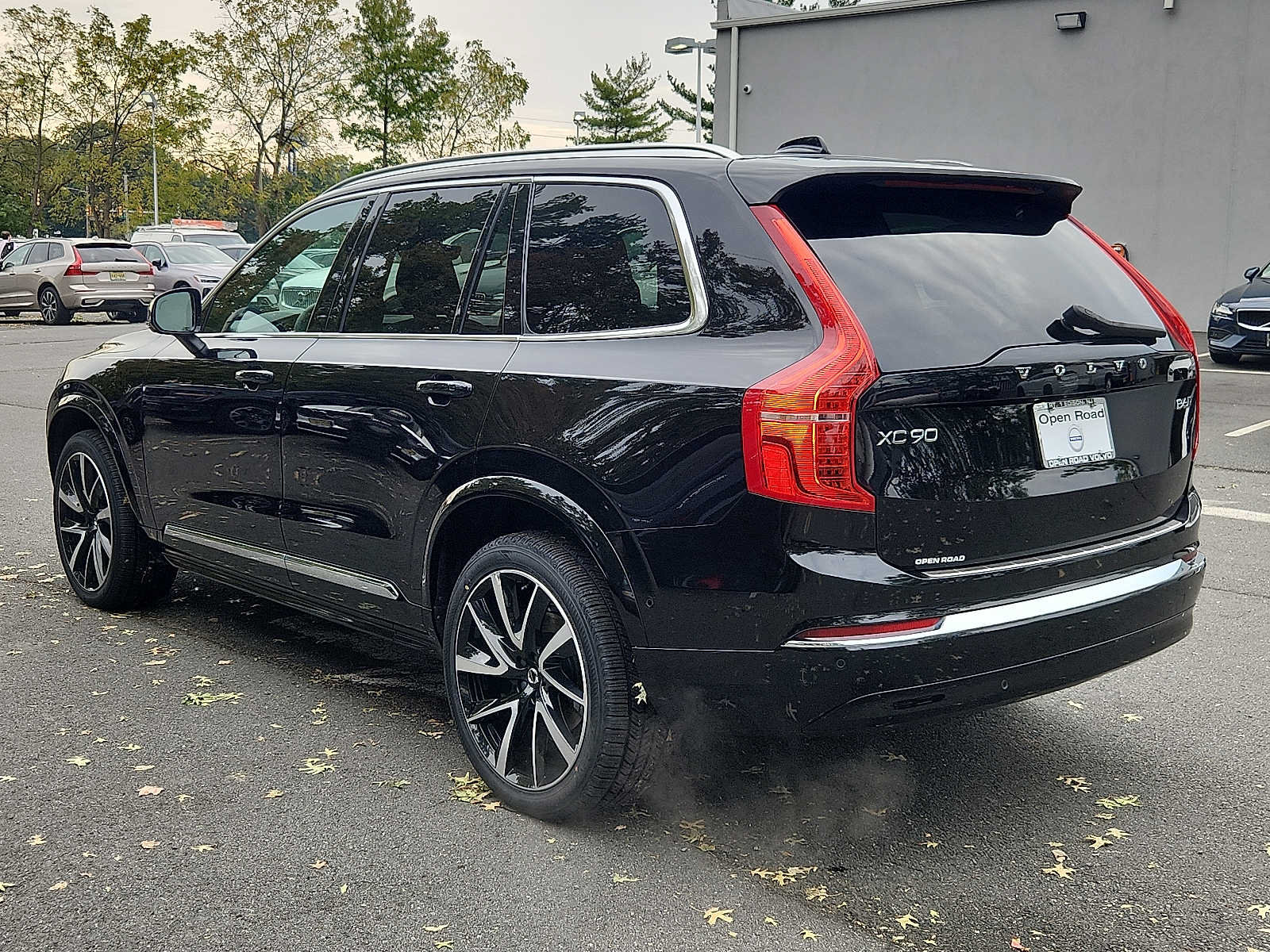 Certified 2024 Volvo XC90 B6 Plus w/ Protection Package Premier AWD/4WD image 4