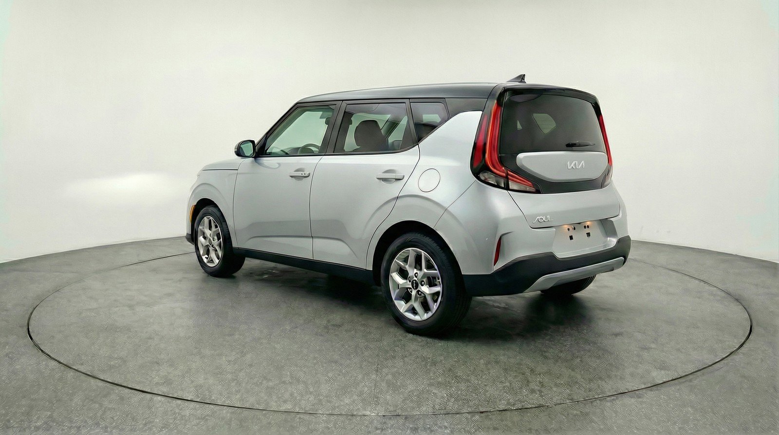 Used 2025 Kia Soul LX w/ LX Technology Package FWD image 6