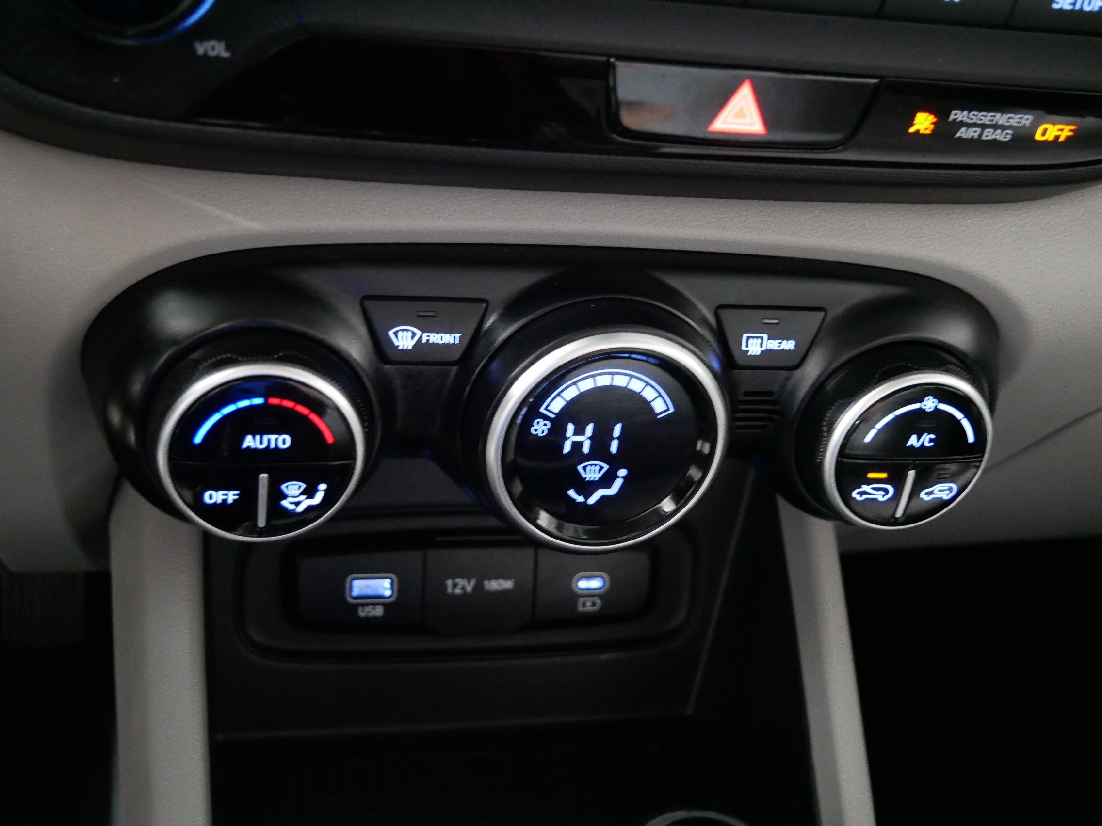 Used 2023 Hyundai Venue SEL image 23