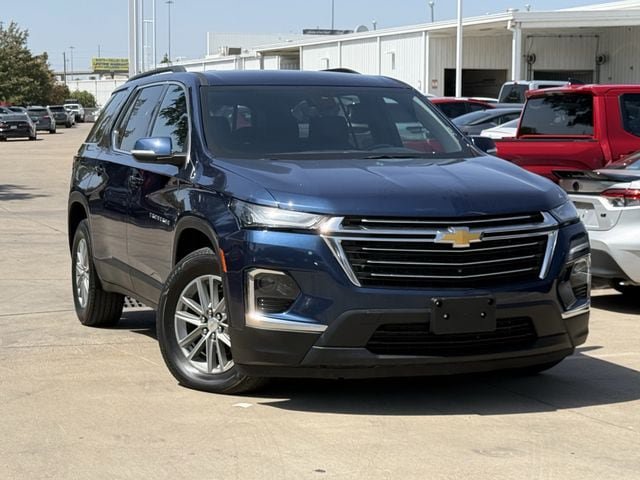 Used 2023 Chevrolet Traverse LT w/ Rear Camera Mirror Package AWD/4WD image 2