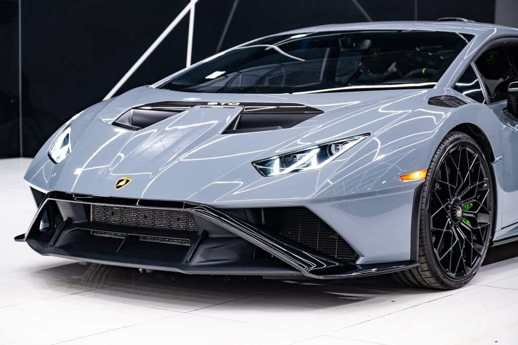 Used 2023 Lamborghini Huracan STO RWD image 4