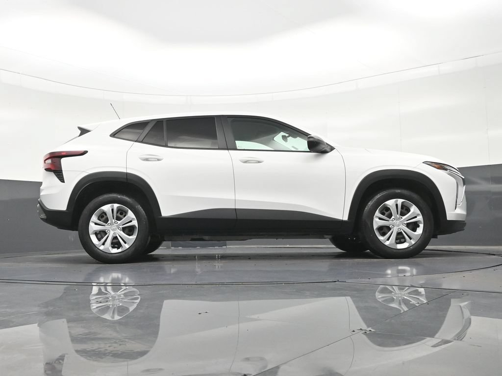 Used 2024 Chevrolet Trax LS w/ Driver Confidence Package FWD image 28