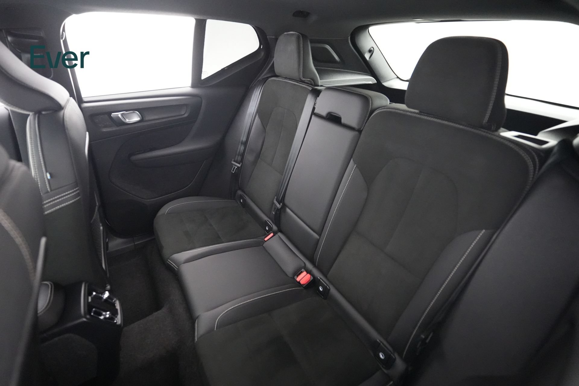 Used 2023 Volvo XC40 Recharge Plus w/ Protection Package Premier AWD/4WD image 23