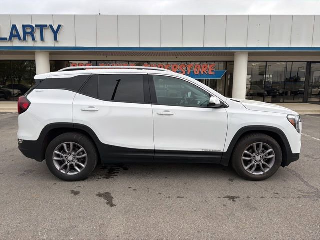 Used 2023 GMC Terrain SLT image 3