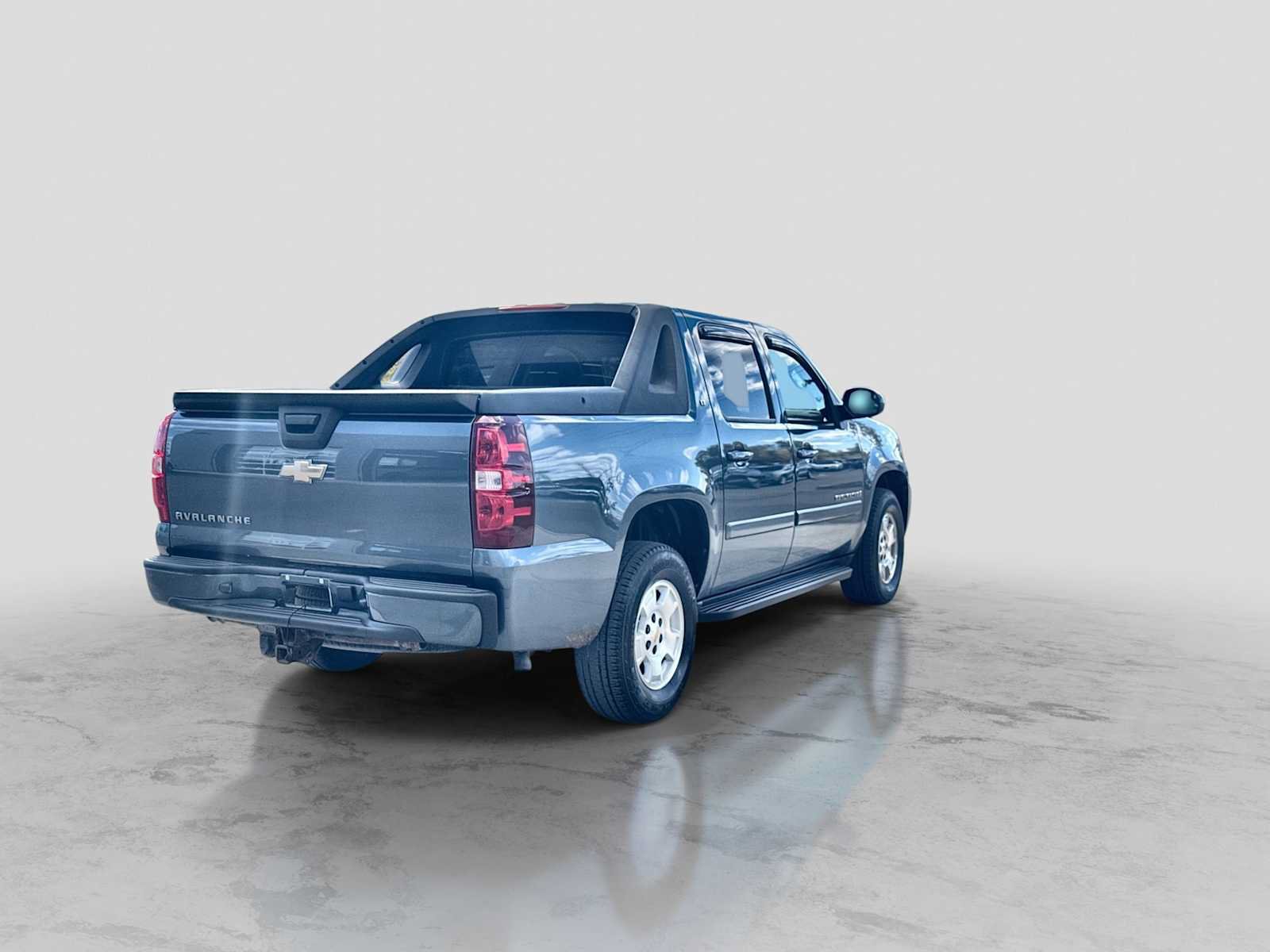 Used 2009 Chevrolet Avalanche LT AWD/4WD image 6