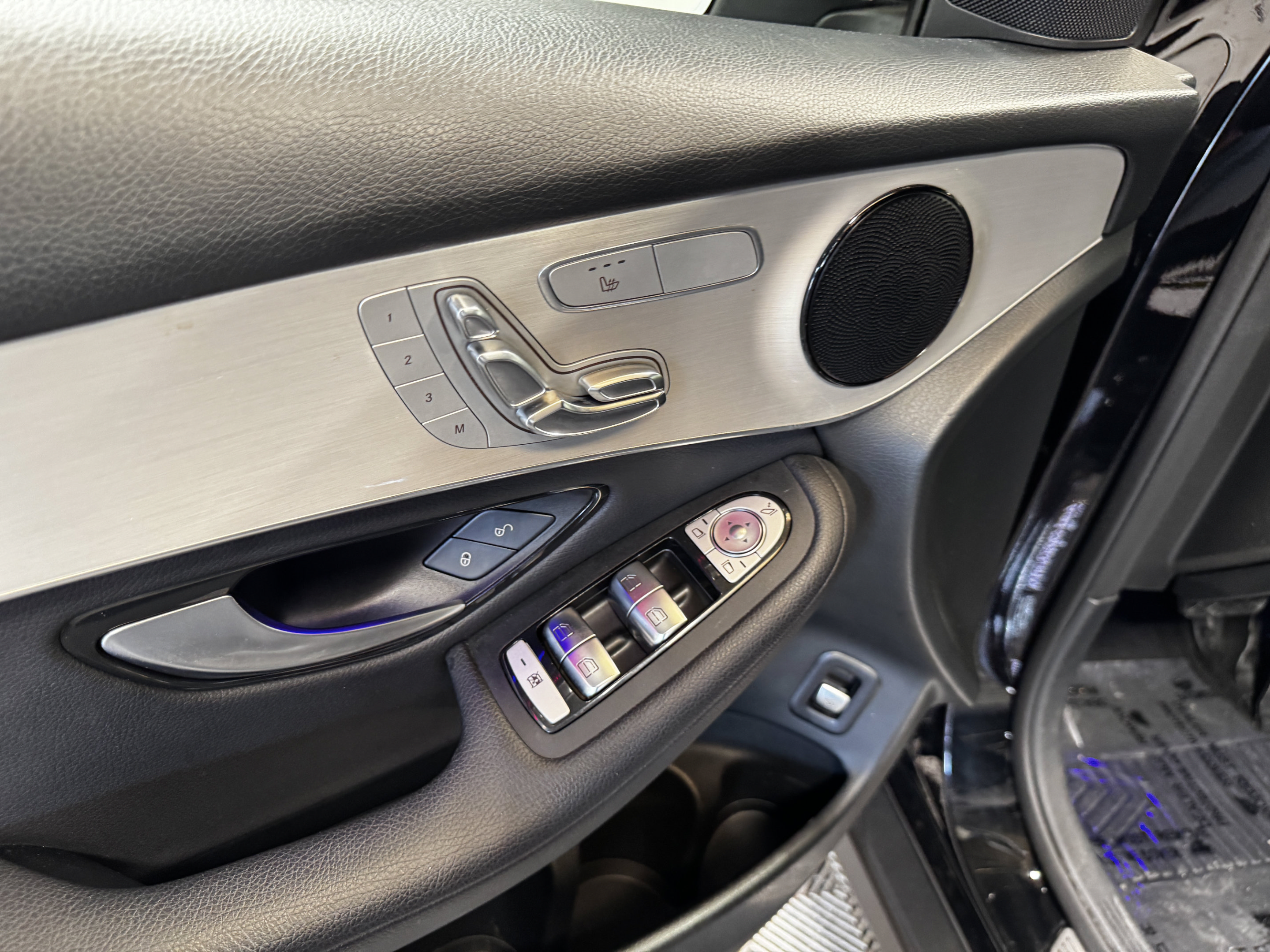 Used 2021 Mercedes-Benz GLC 300 image 36