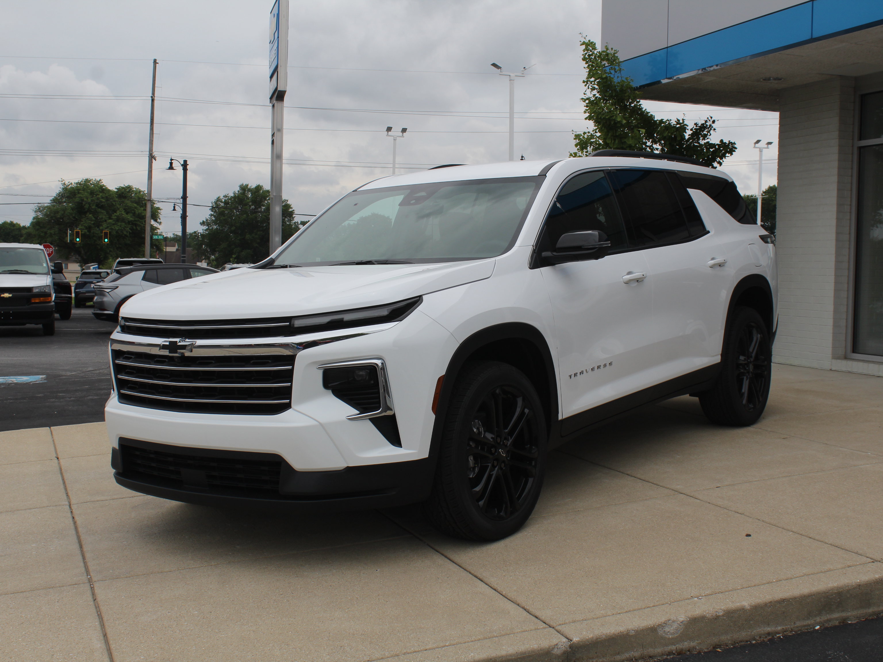 New 2026 Chevrolet Traverse LT w/ Driver Confidence Package AWD/4WD image 7