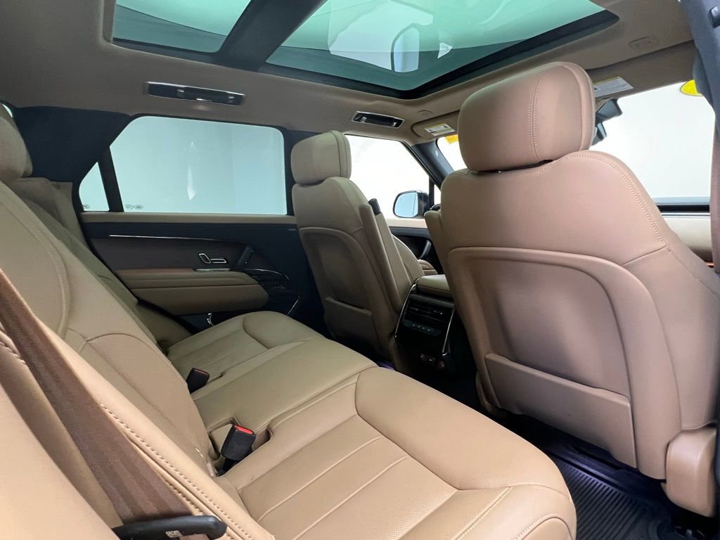 Used 2024 Land Rover Range Rover Sport SE image 8