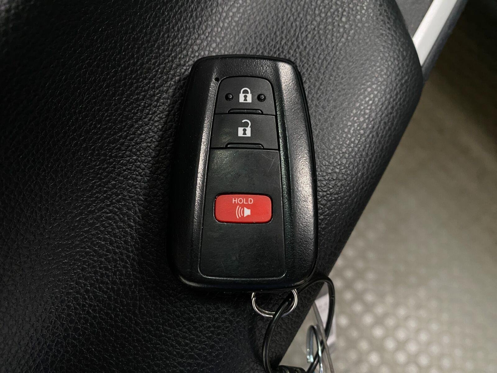 Used 2025 Toyota RAV4 XLE AWD/4WD image 29