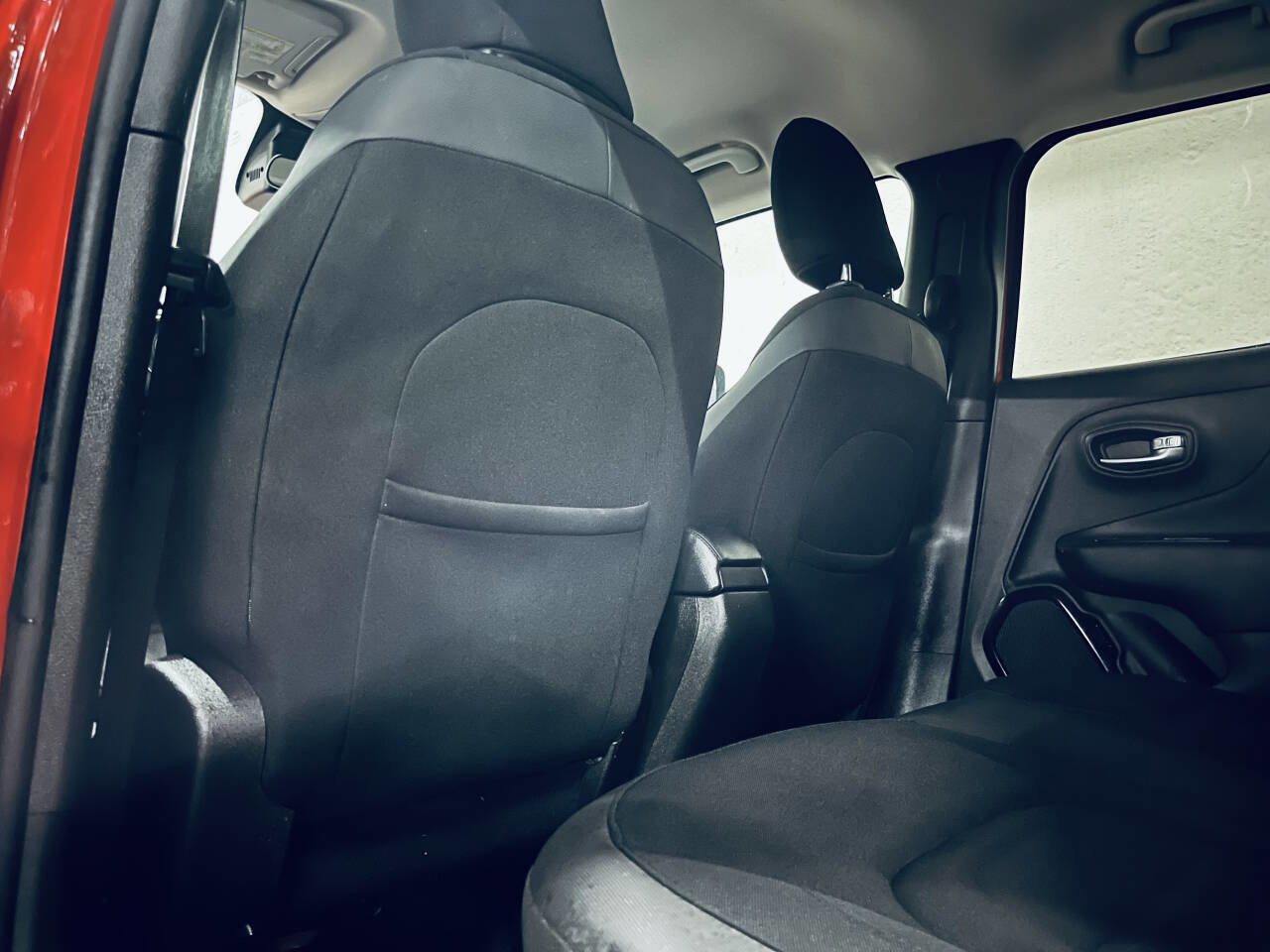 Used 2017 Jeep Renegade Altitude w/ Safety & Security Group FWD image 17