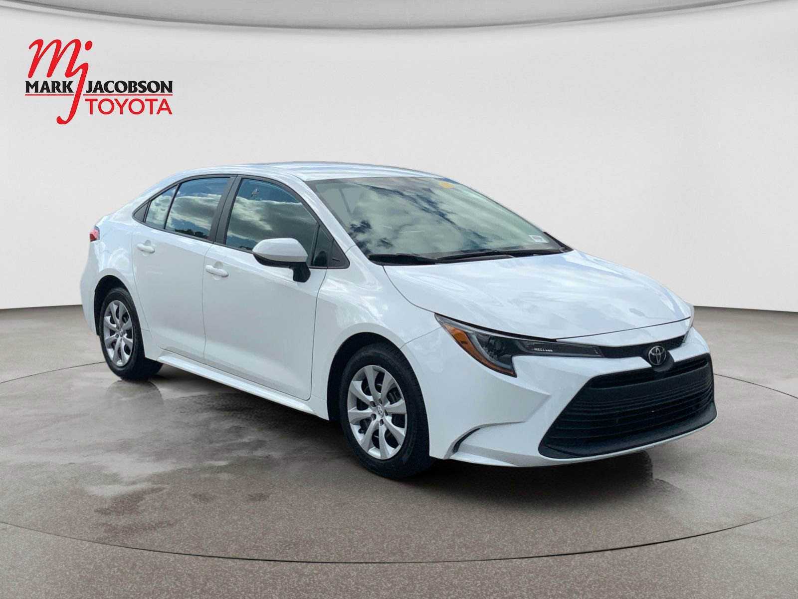 Used 2023 Toyota Corolla LE FWD image 3