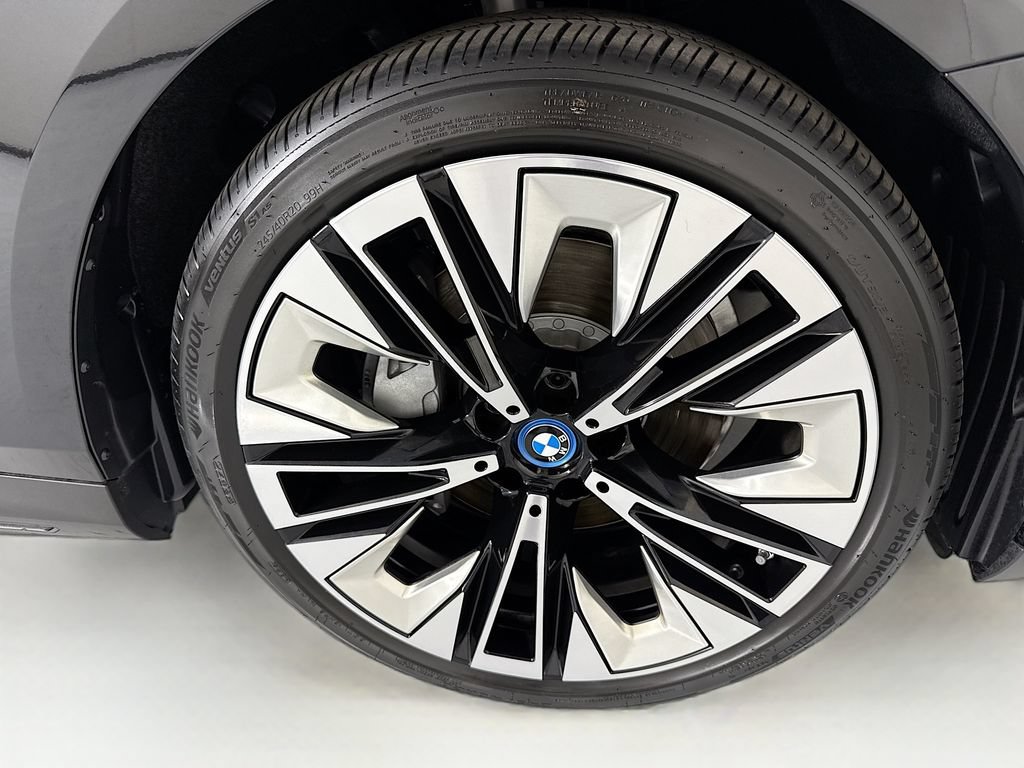 Used 2025 BMW i5 eDrive40i w/ Premium Package RWD image 32