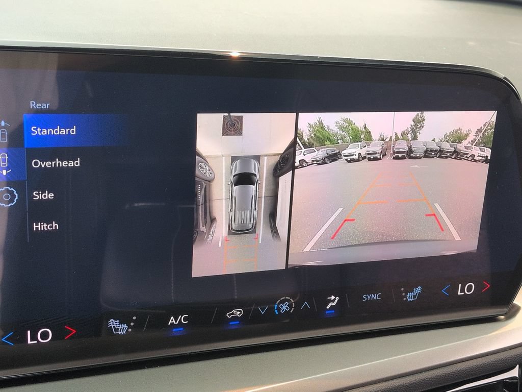 New 2026 Chevrolet Traverse LT w/ Driver Confidence Package AWD/4WD image 18