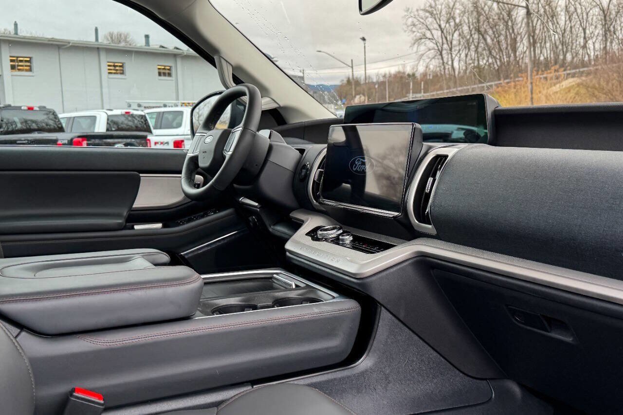 Used 2025 Ford Expedition Max Active image 15