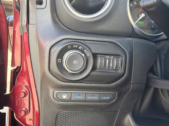 Used 2021 Jeep Wrangler Unlimited Sahara w/ Cold Weather Group AWD/4WD image 30