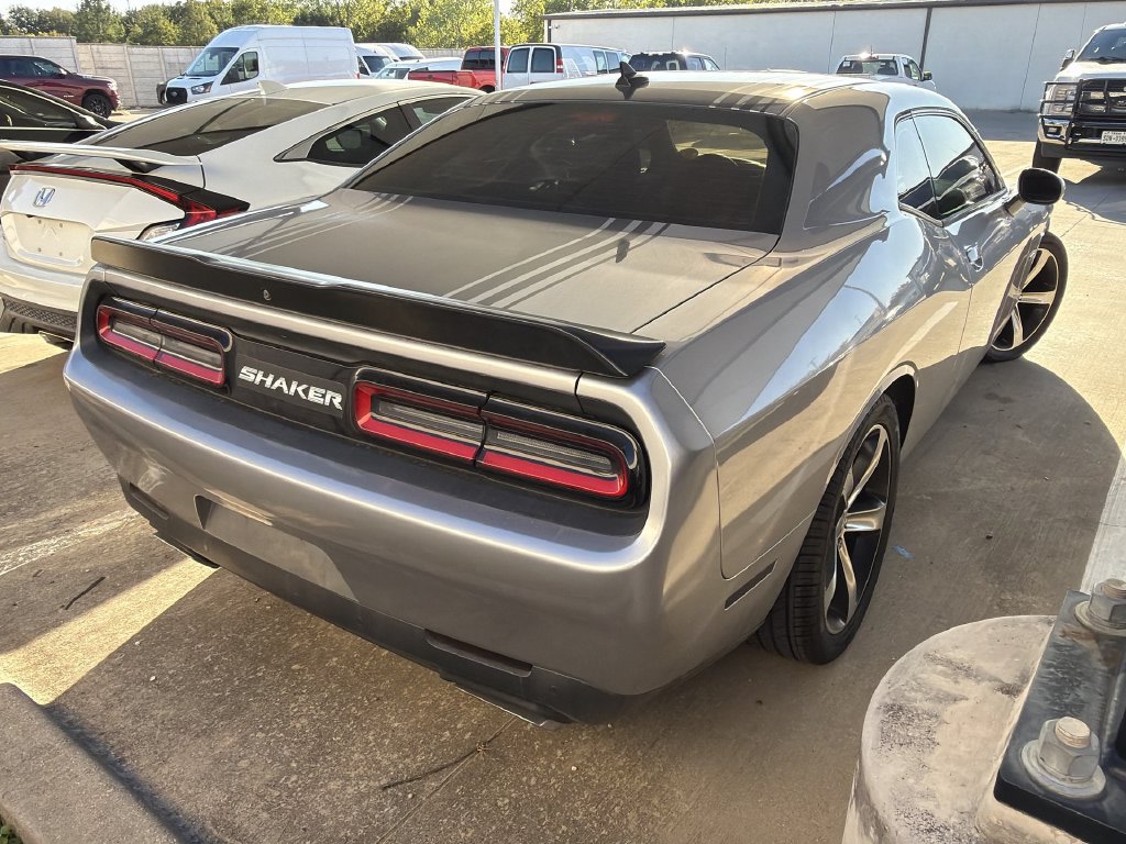 Used 2016 Dodge Challenger R/T RWD image 2