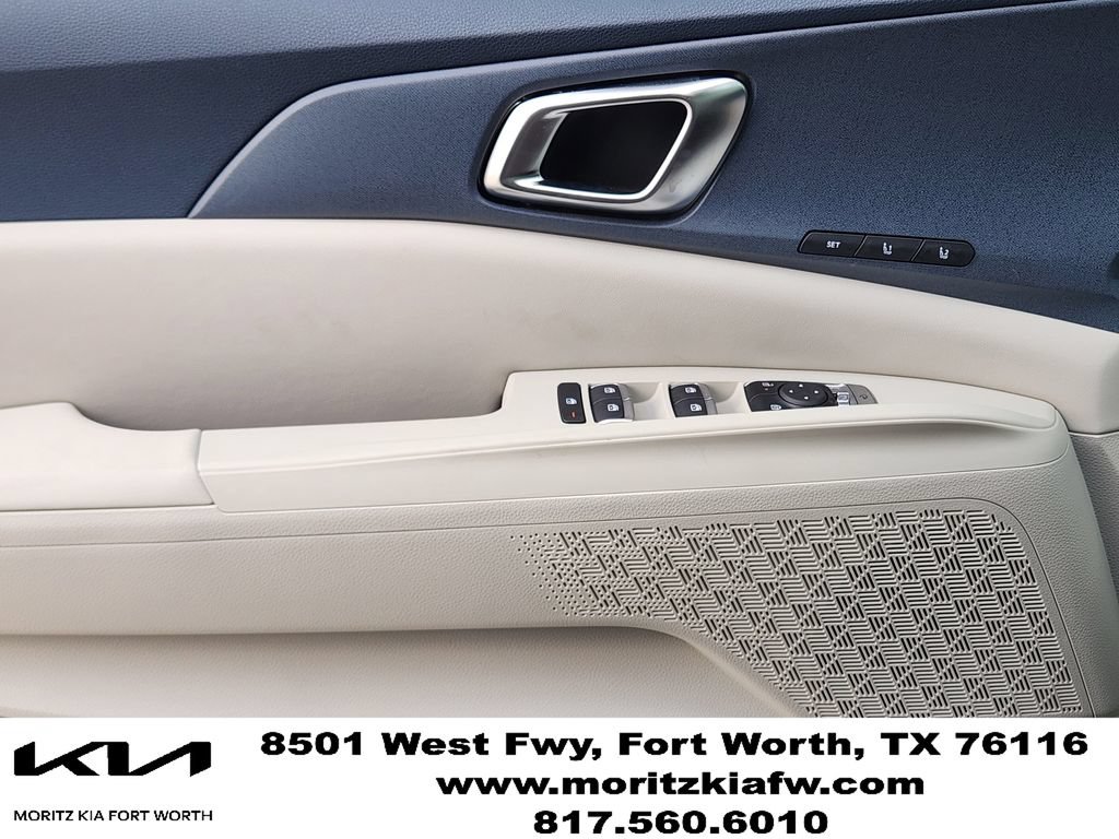 New 2026 Kia Carnival EX FWD image 16