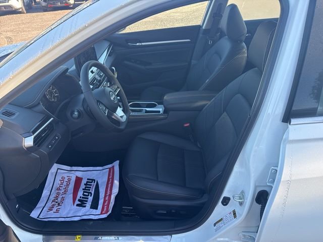 New 2025 Nissan Altima 2.5 SR w/ SR Premium Package FWD image 11