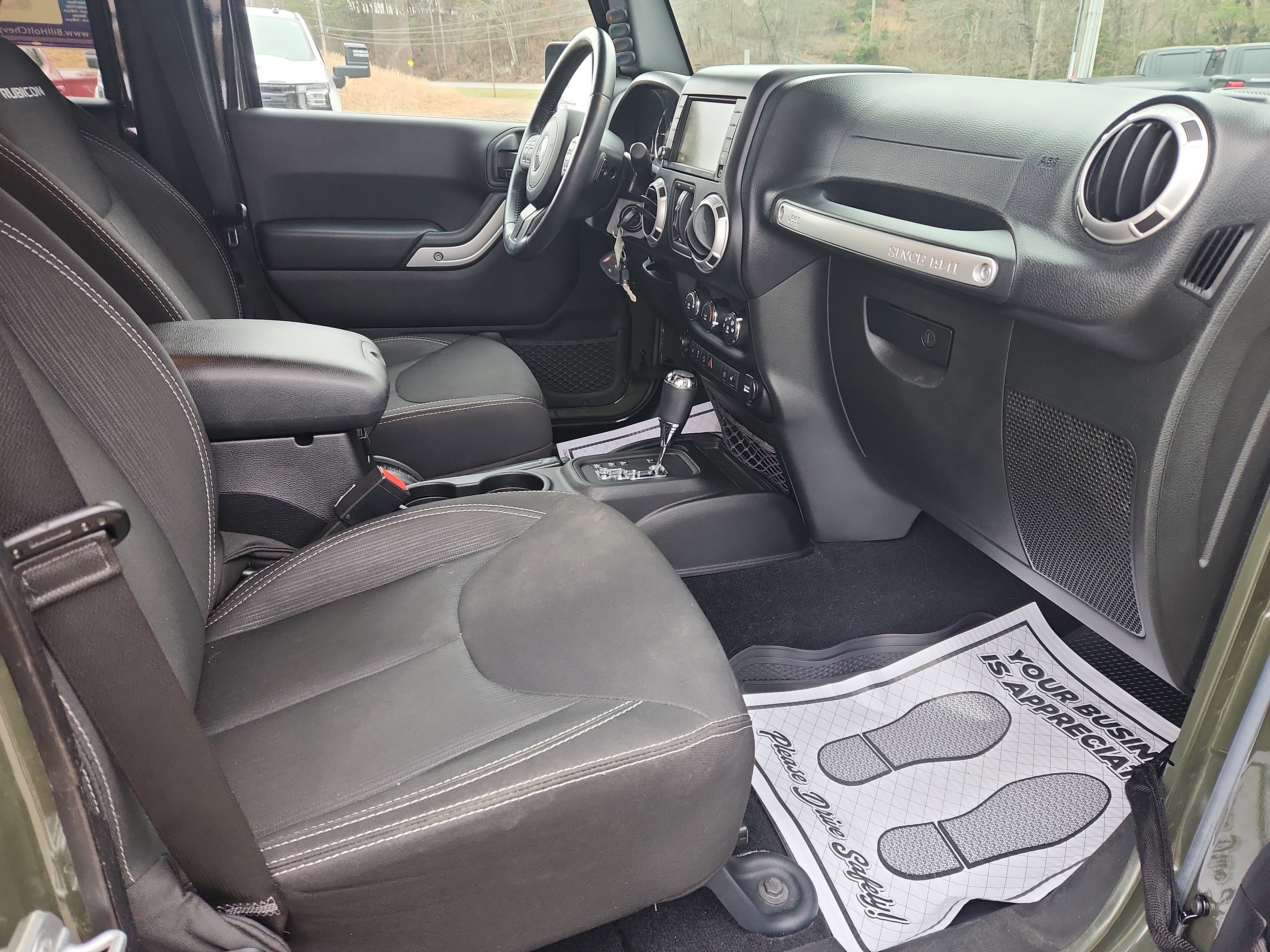 Used 2015 Jeep Wrangler Unlimited Rubicon w/ Connectivity Group image 38