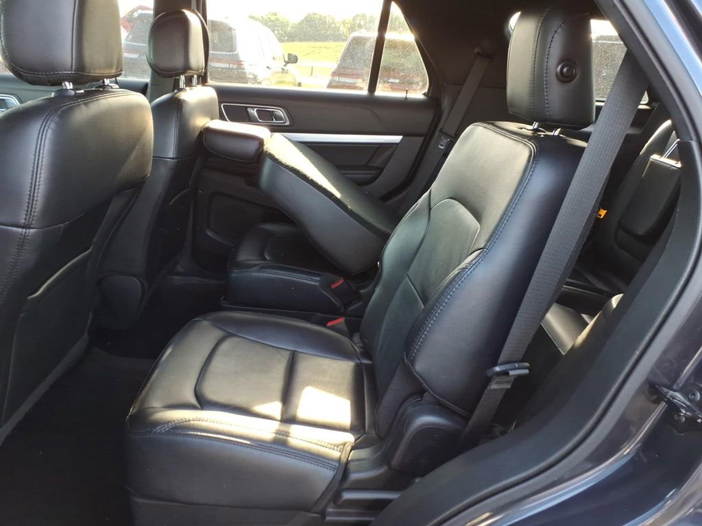 Used 2017 Ford Explorer XLT w/ Equipment Group 202A FWD image 10