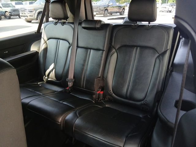 Used 2024 Jeep Wagoneer L Series II w/ Flexible Seating Group AWD/4WD image 13