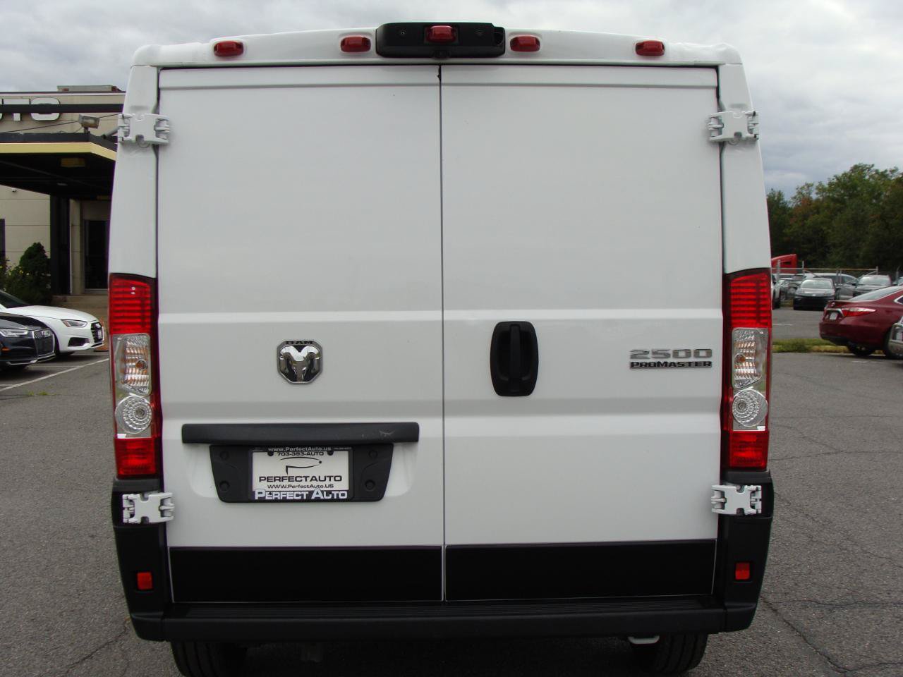 Used 2023 RAM ProMaster 2500 FWD image 5