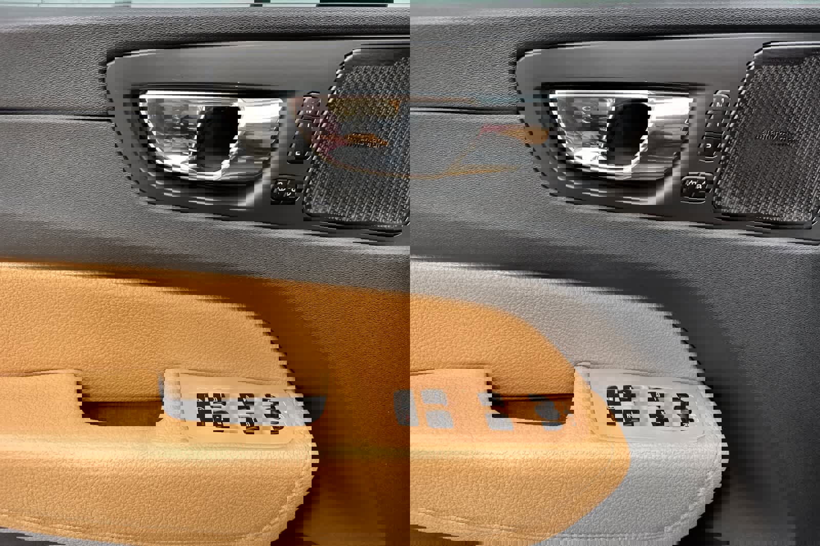 Used 2019 Volvo XC60 T8 Inscription w/ Protection Package Premier image 10