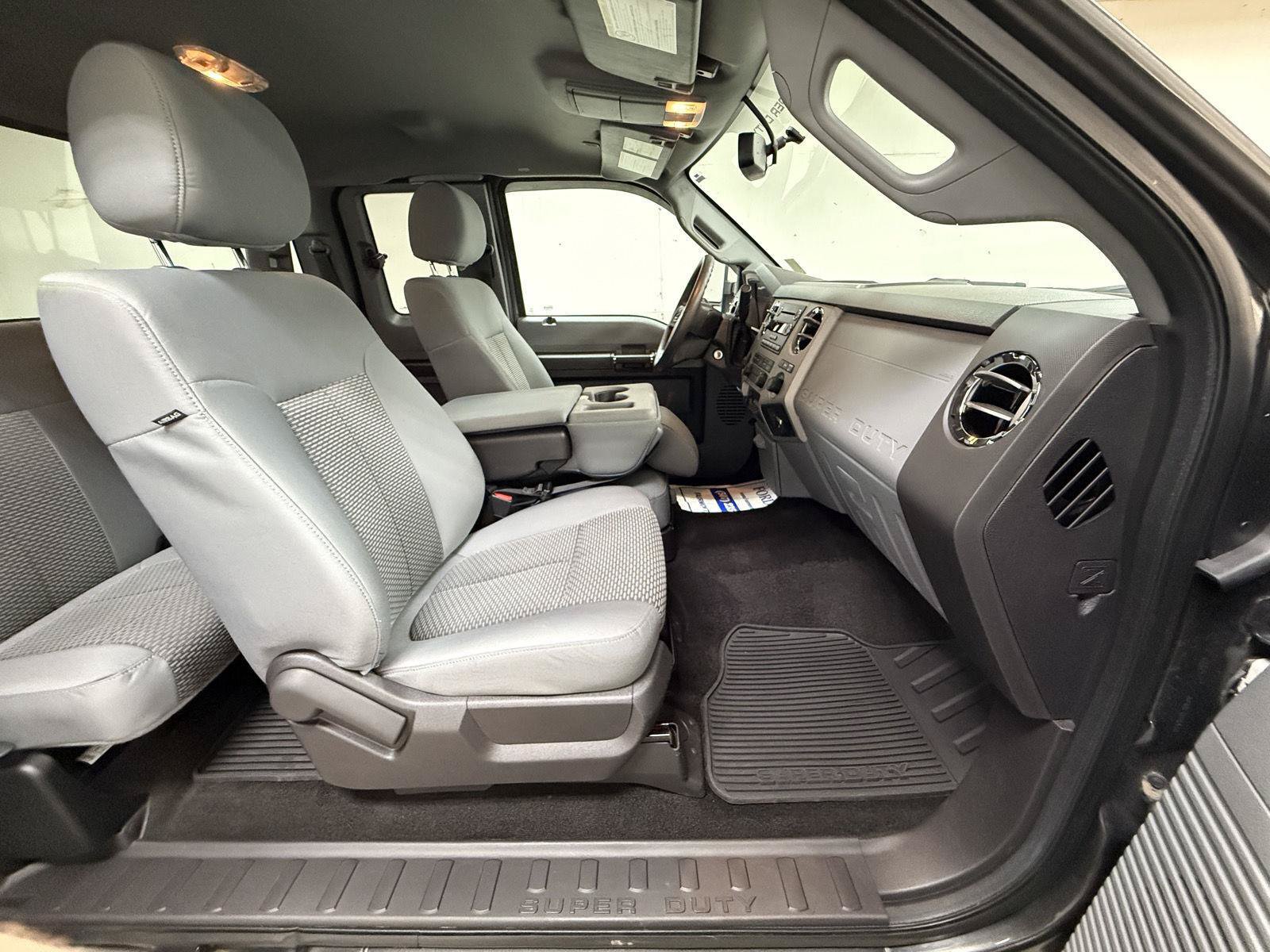 Used 2015 Ford F250 XLT w/ XLT Premium Package AWD/4WD image 32