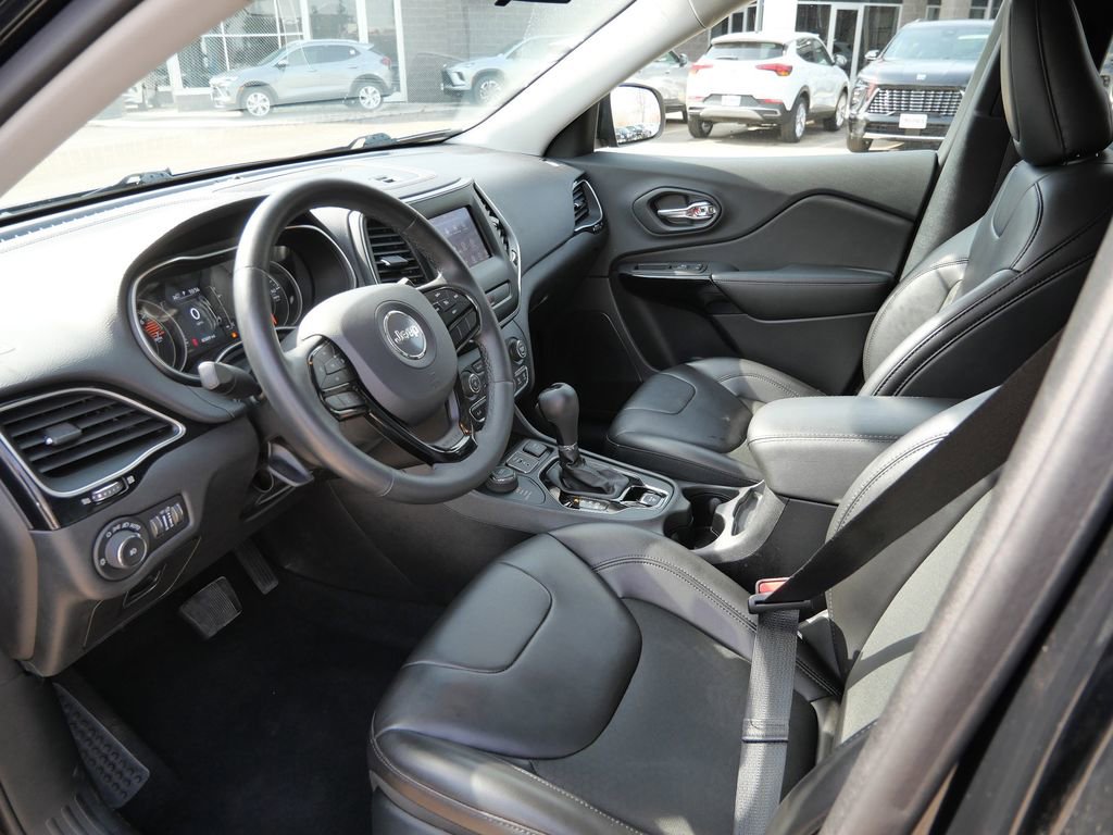 Used 2019 Jeep Cherokee Latitude Plus image 28