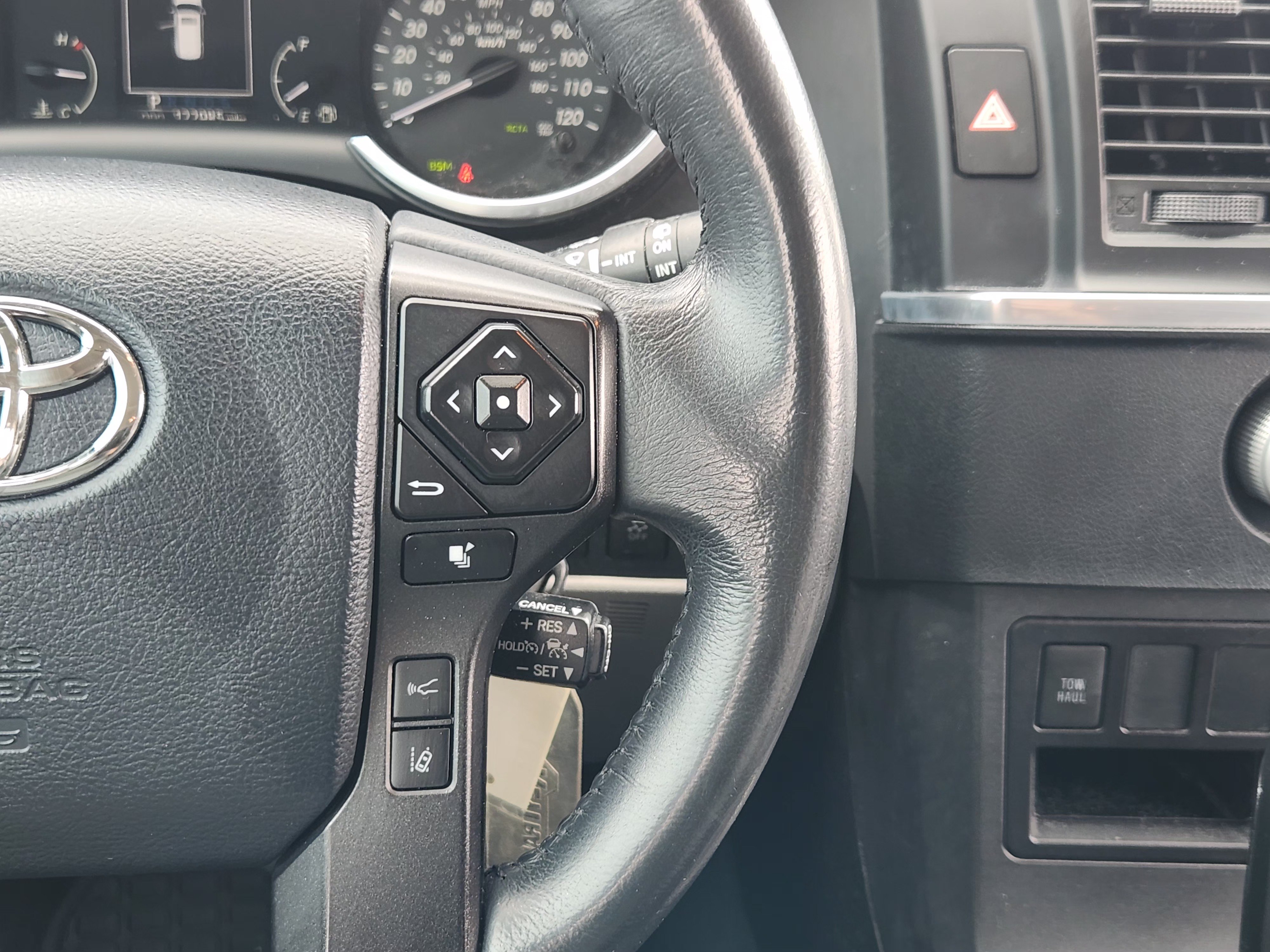 Used 2018 Toyota Sequoia SR5 RWD image 28