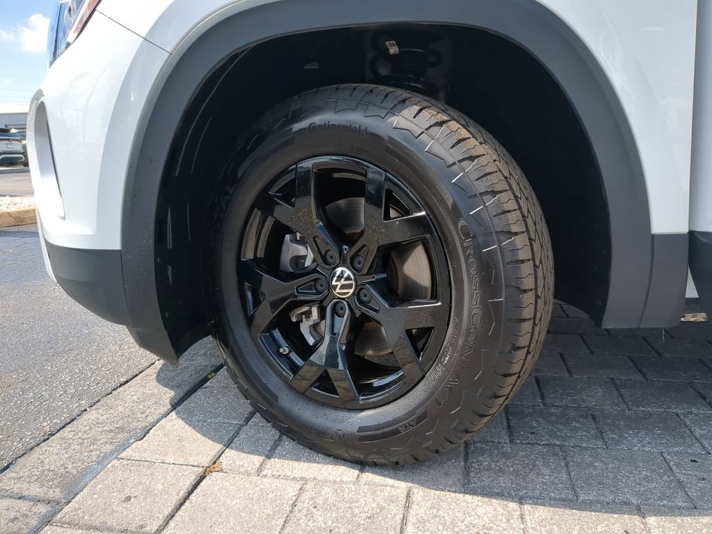 Certified 2024 Volkswagen Atlas Peak Edition SE AWD/4WD image 36