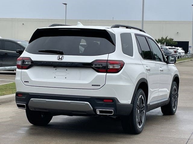 New 2026 Honda Pilot Touring image 4