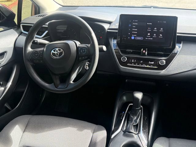 Used 2023 Toyota Corolla LE image 5