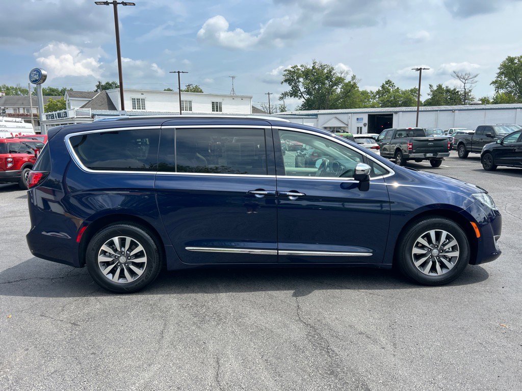 Used 2020 Chrysler Pacifica Limited image 17