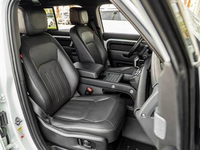 Used 2021 Land Rover Defender 110 X-Dynamic HSE image 26