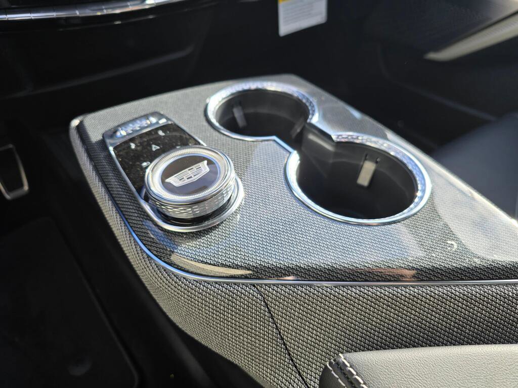 New 2026 Cadillac Optiq Luxury 1 image 23