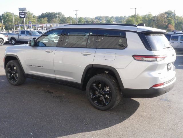 New 2025 Jeep Grand Cherokee L Altitude image 9