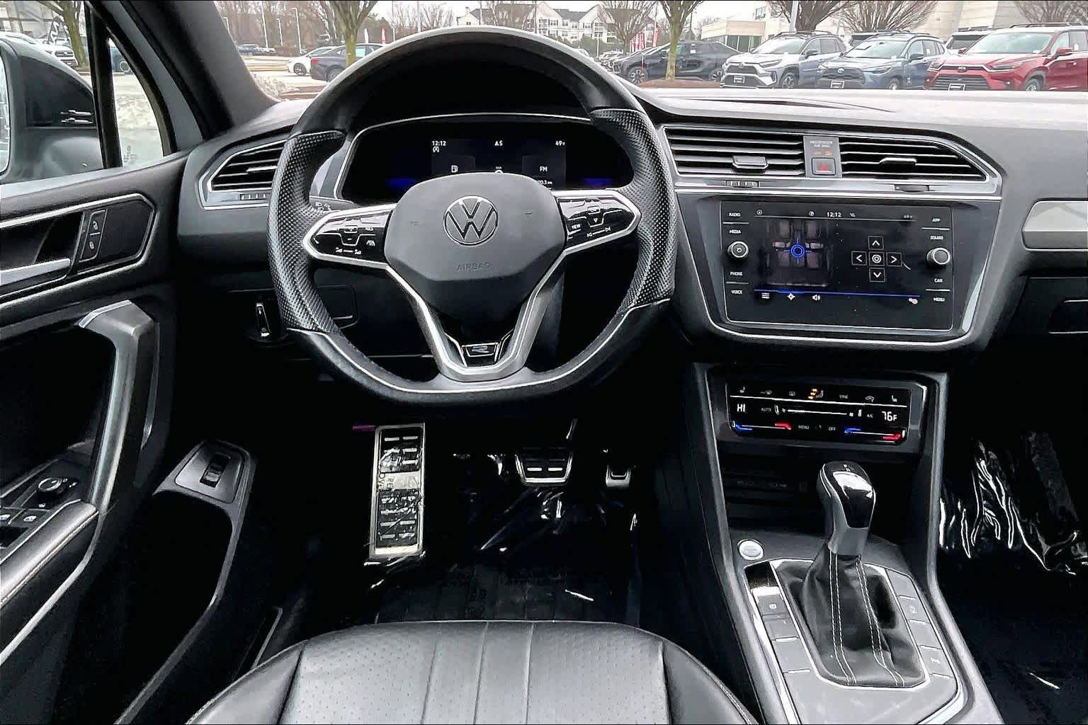 Used 2022 Volkswagen Tiguan SE R-Line FWD image 6