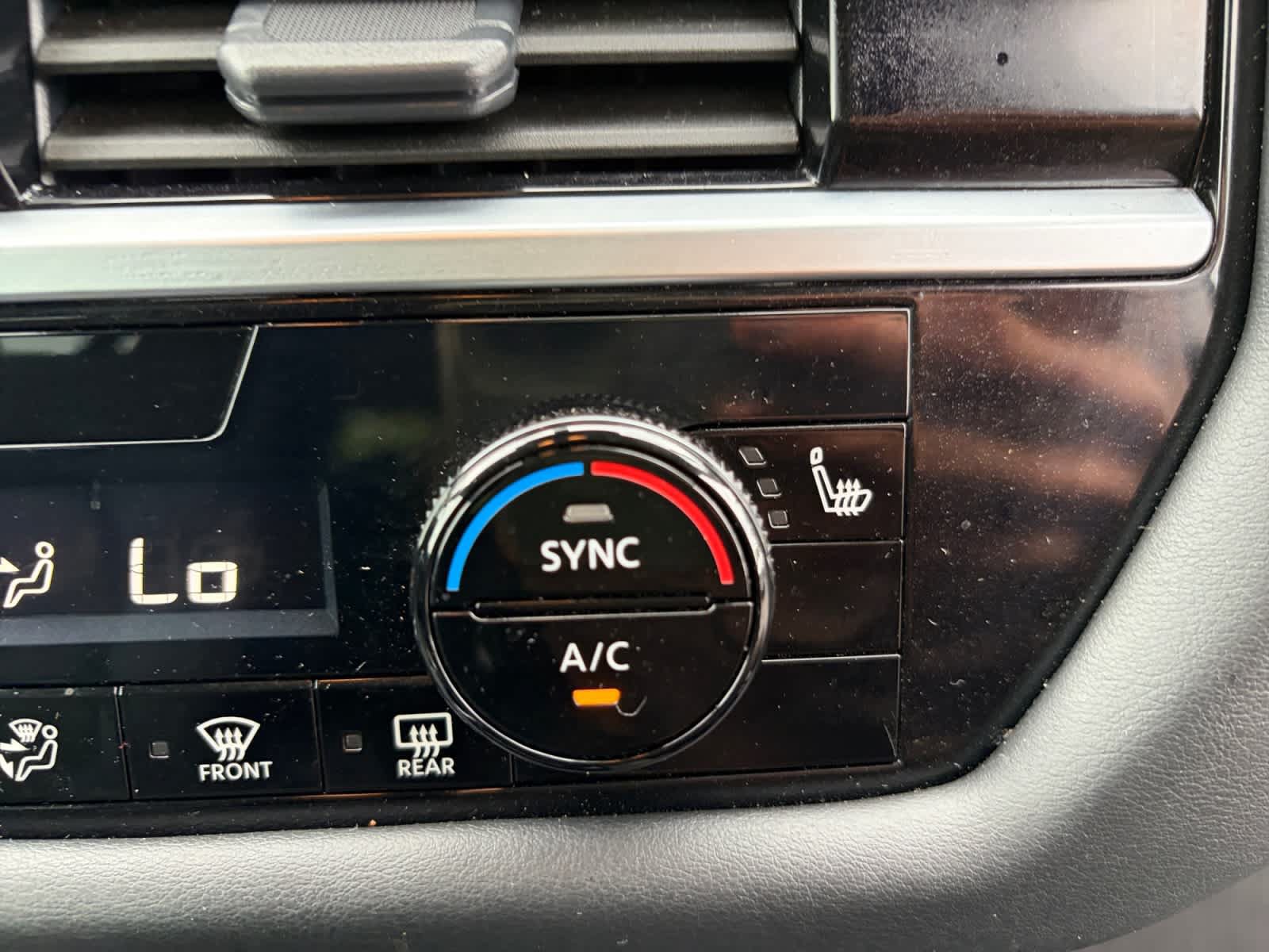 Used 2024 Nissan Pathfinder SV AWD/4WD image 28
