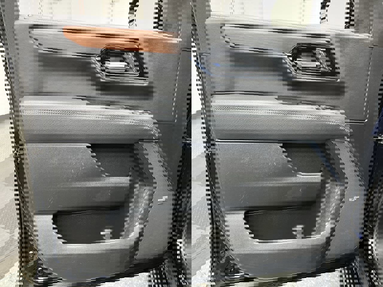 Certified 2025 GMC Yukon XL Denali w/ Sun & Power Step Package image 9