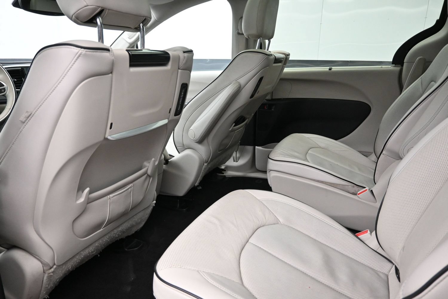 Used 2018 Chrysler Pacifica Limited w/ Advanced Safetytec Group FWD image 23