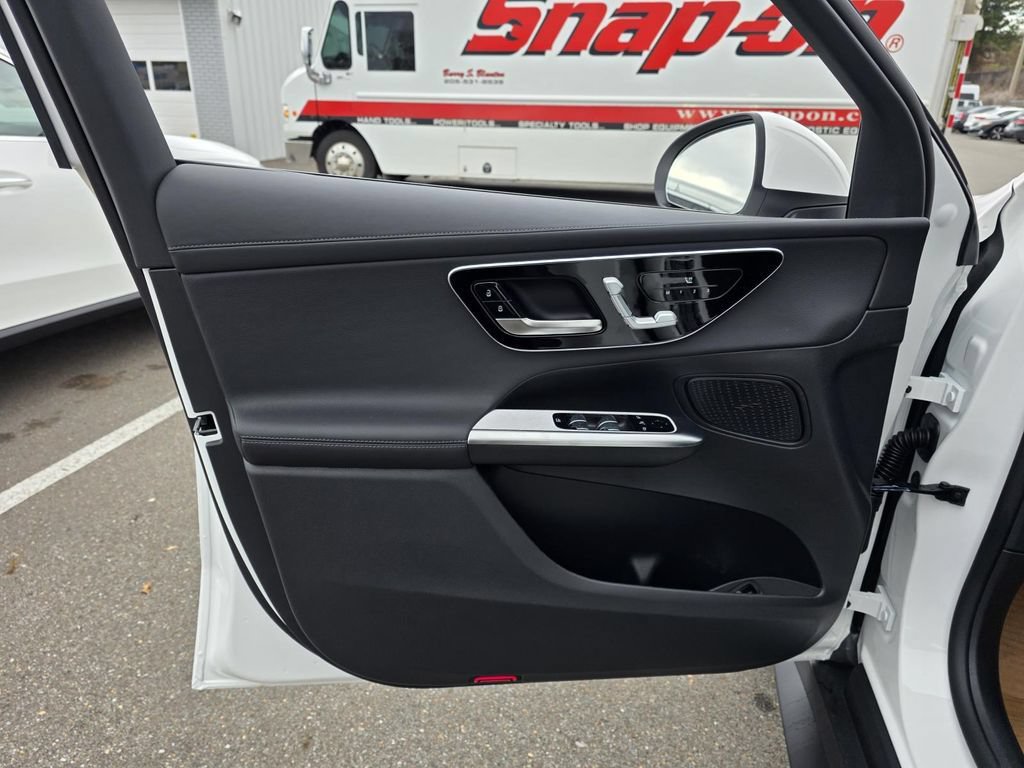 Used 2026 Mercedes-Benz GLC 300 image 10