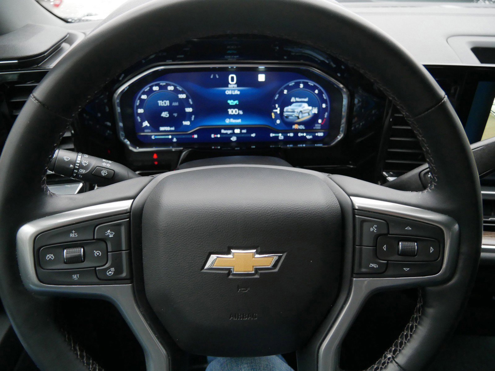 Used 2023 Chevrolet Silverado 1500 LT image 24