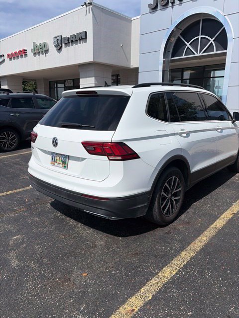 Used 2019 Volkswagen Tiguan SE w/ Panoramic Sunroof Package FWD image 3