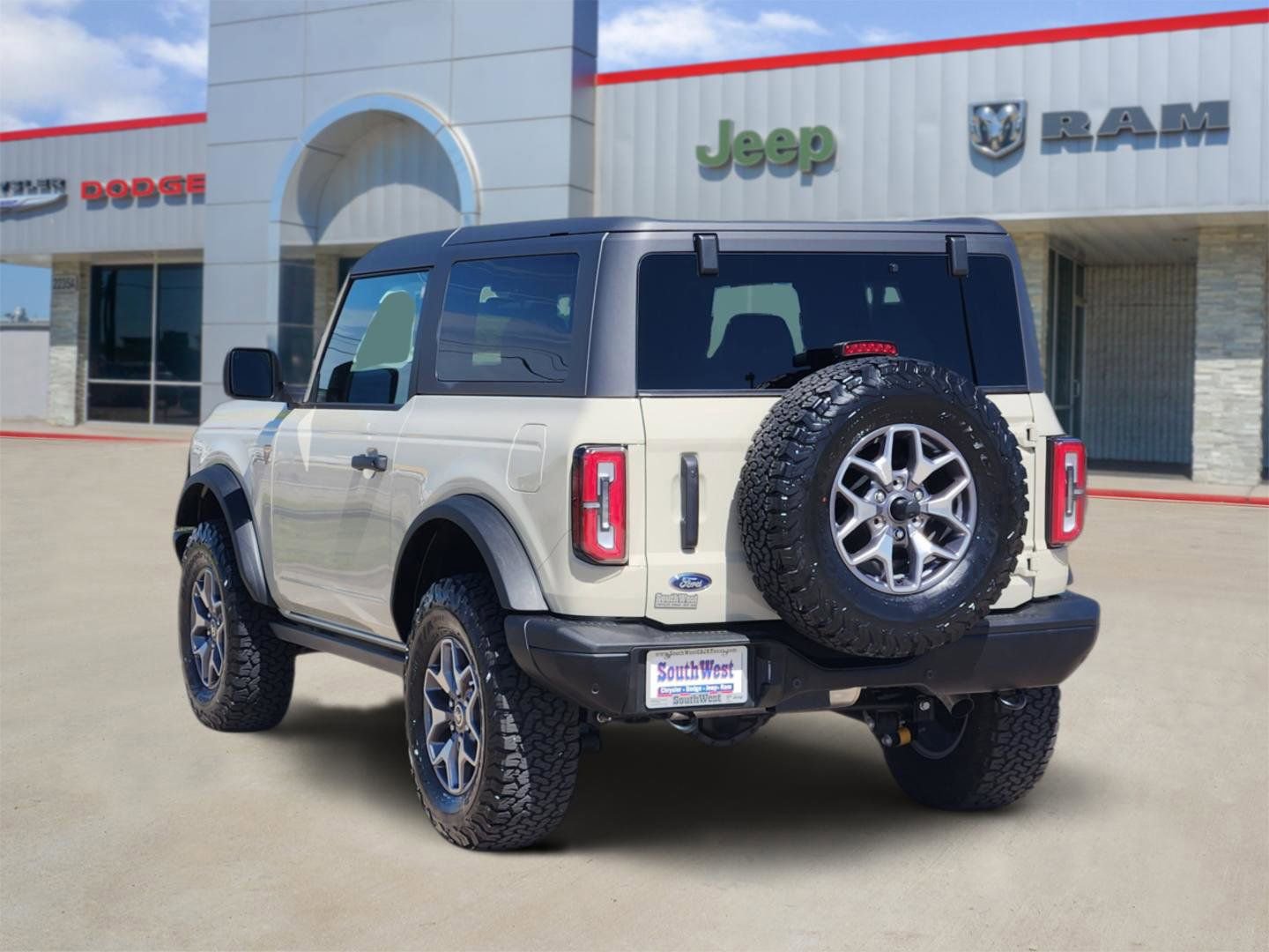 Used 2025 Ford Bronco Badlands AWD/4WD image 4