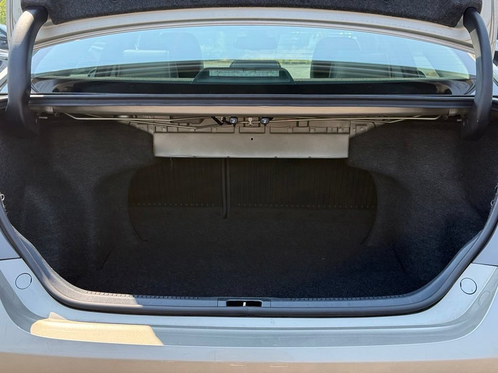 Used 2016 Toyota Camry XLE w/ Moonroof Package FWD image 11